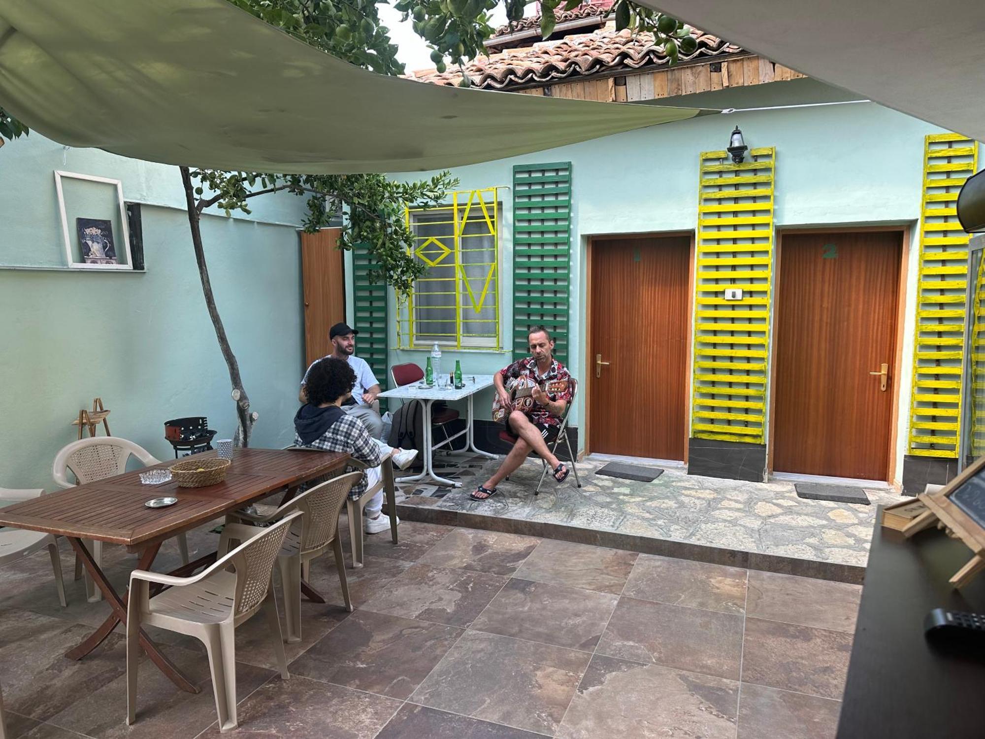 Tirana Lemon Breeze Hostel Luaran gambar